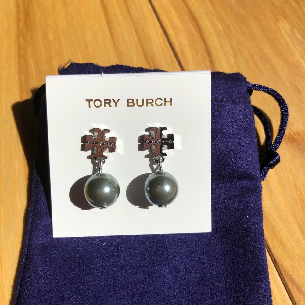 Tory Burch pearl stud earring
